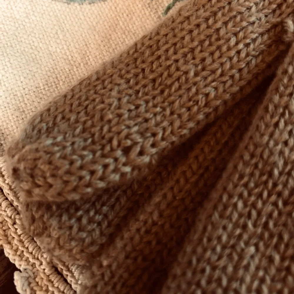 Michael by Michael Kors Jet Set Logo Cuff Knitted Gloves. Camel Color. One Size
